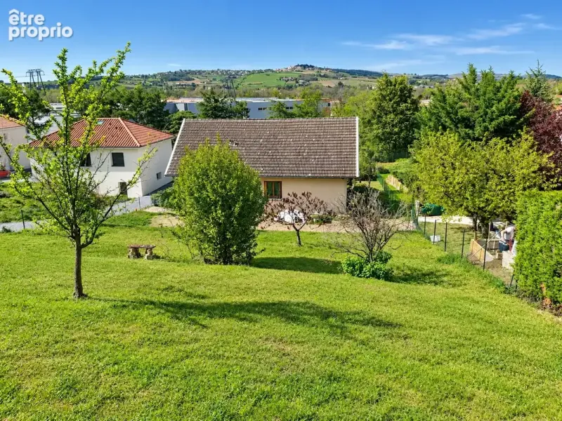Photo Terrain à Civrieux-D'azergues au prix de 230 000€