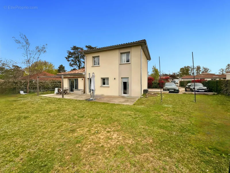 Photo Maison à Saint-Bernard au prix de 445 000€