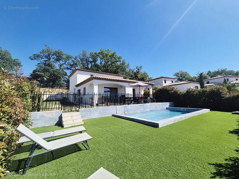 Photo Maison à Gareoult au prix de 625 000€