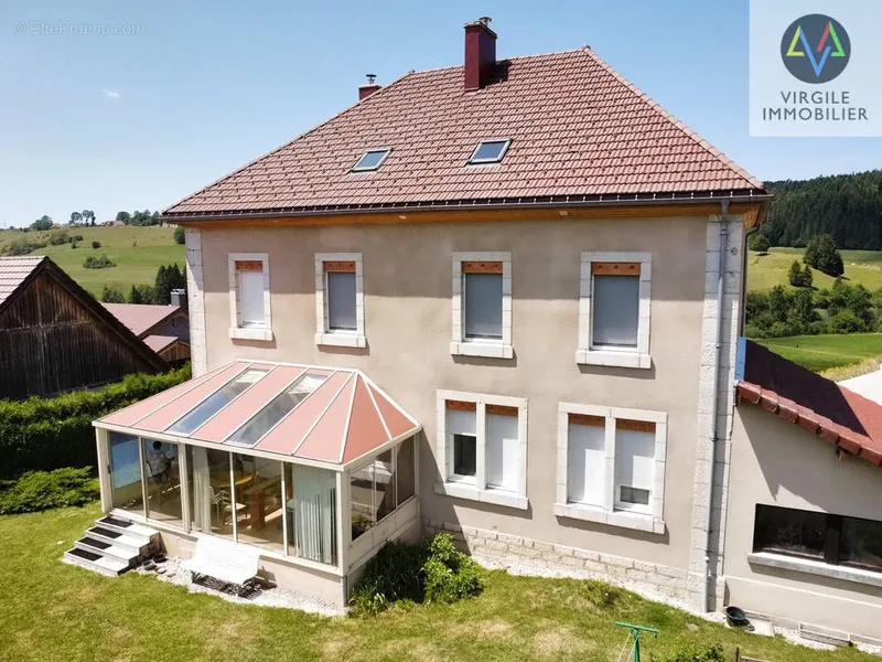 Photo Maison à Longevilles-Mont-D'or au prix de 498 000€