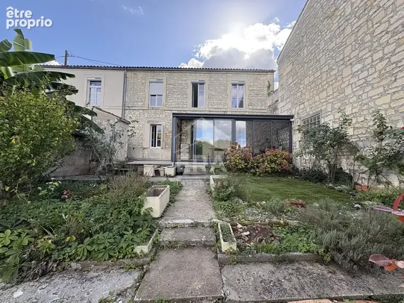 Photo Maison à Saintes au prix de 244 950€