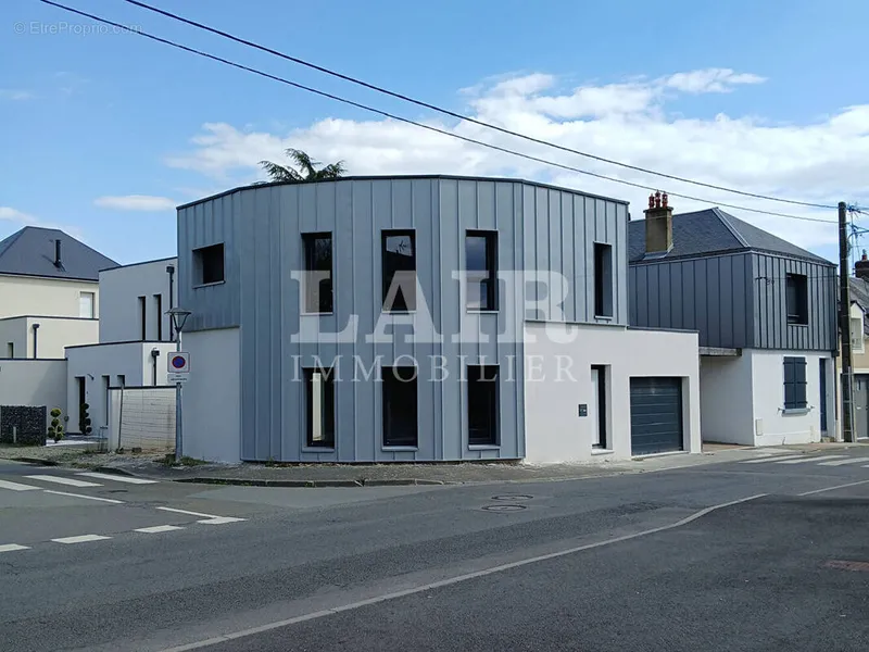 Photo Commerce à Coulaines au prix de 252 000€