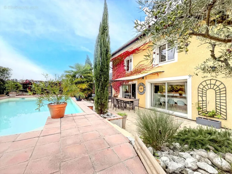 Photo Maison à Brison-Saint-Innocent au prix de 799 000€