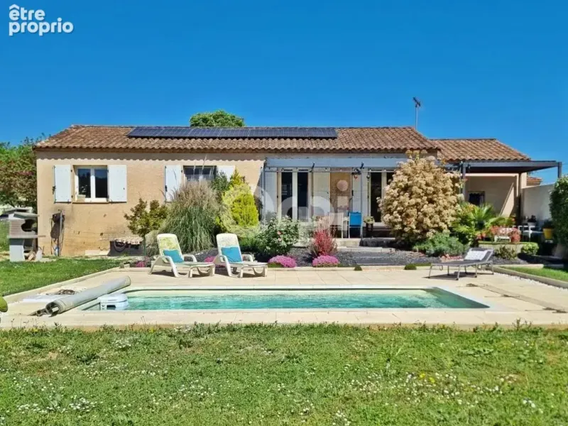 Photo Maison à Saint-Julien-Les-Rosiers au prix de 269 000€