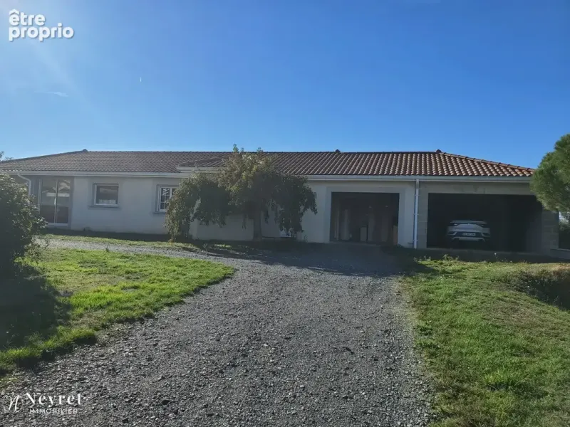 Photo Maison à Saint-Medard-En-Forez au prix de 444 000€