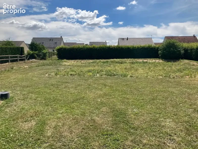 Photo Terrain à Crevecoeur-Le-Grand au prix de 66 000€