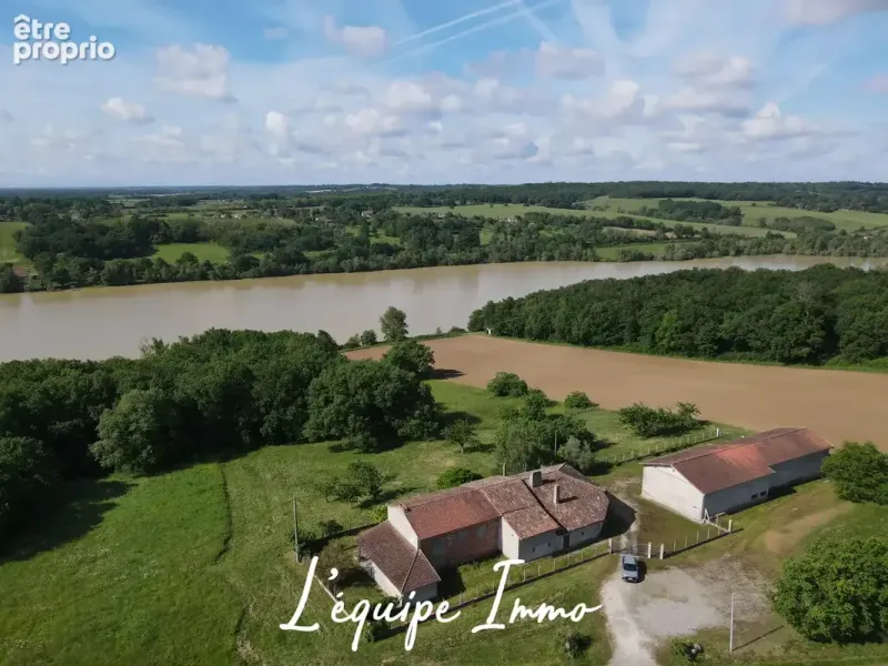 Photo Maison à Sainte-Foy-De-Peyrolieres au prix de 399 000€
