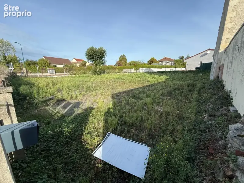 Photo Terrain à Cusset au prix de 92 000€