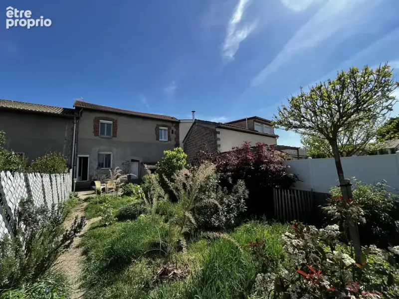 Photo Maison à Saint-Marcellin-En-Forez au prix de 225 000€