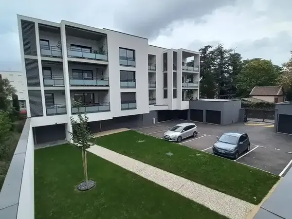Photo Parking à L'horme au prix de 9 000€