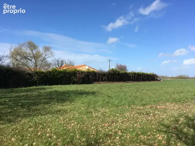 Photo Terrain à La Ferriere au prix de 74 800€