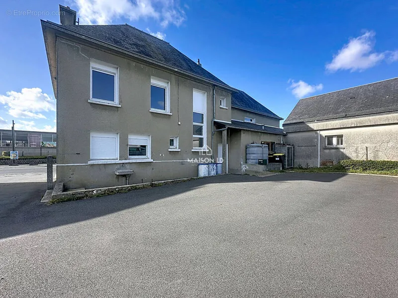 Photo Maison à Pont-Hebert au prix de 366 800€