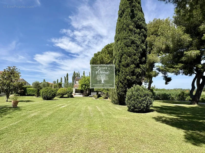 Photo Maison à Fourques au prix de 785 000€