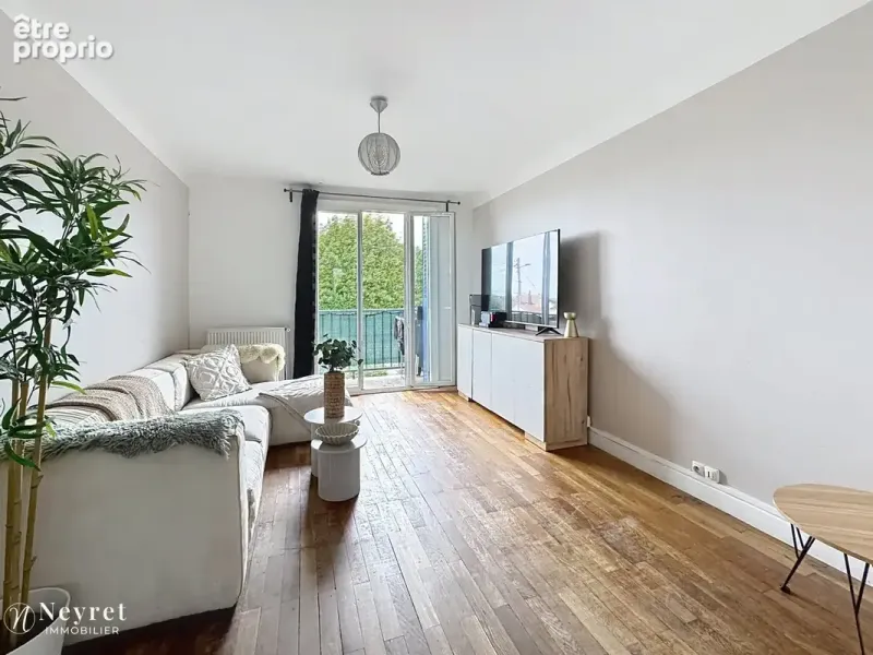 Photo Appartement à Saint-Genis-Laval au prix de 180 000€