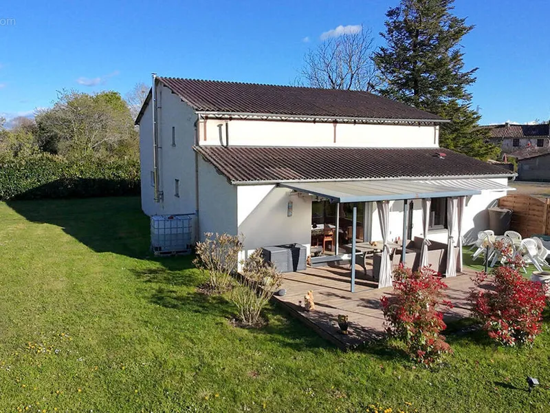 Photo Maison à Blanzay au prix de 118 000€