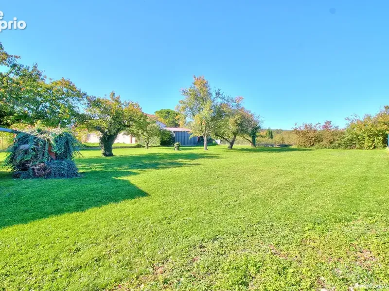 Photo Terrain à Mozac au prix de 149 000€