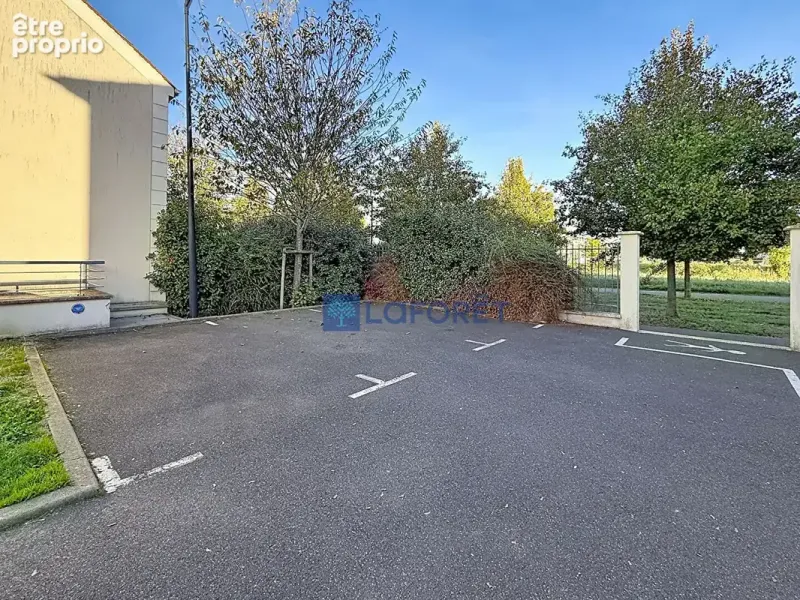 Photo Parking à Saint-Pierre-Du-Perray au prix de 5 900€