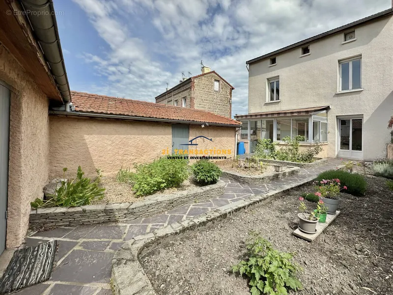 Photo Maison à Villars au prix de 165 000€
