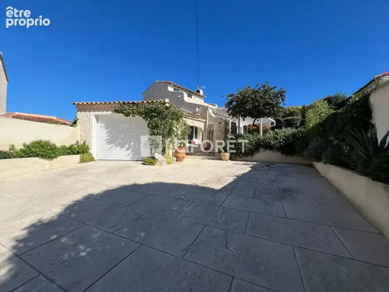 Photo Maison à Saint-Mitre-Les-Remparts au prix de 450 000€