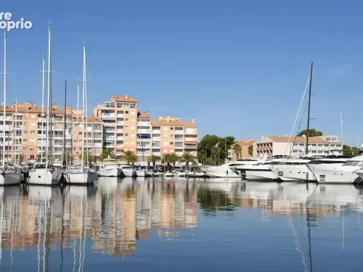 Photo Terrain à Hyeres au prix de 498 200€