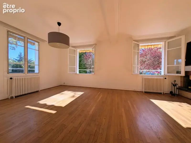 Photo Maison à Le Mesnil-Le-Roi au prix de 875 000€