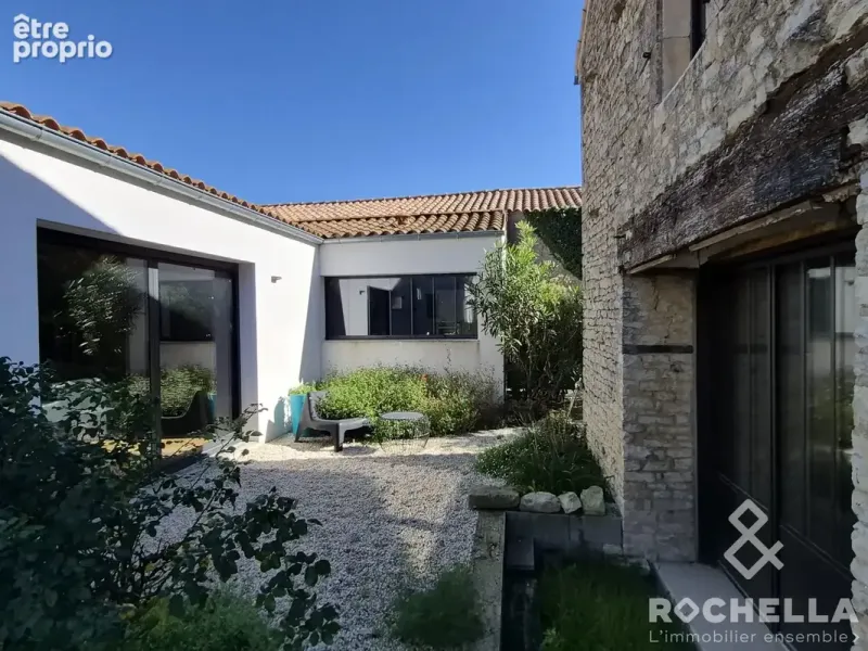 Photo Maison à Saint-Sauveur-D'aunis au prix de 479 000€