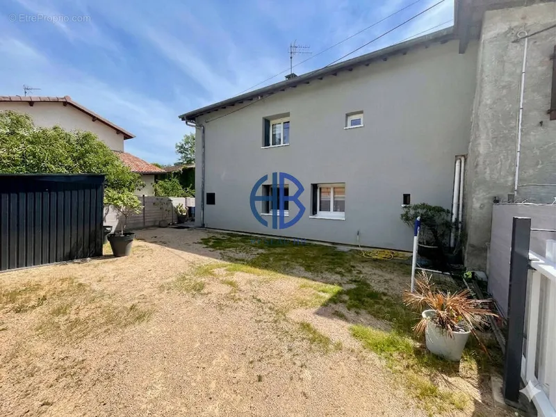 Photo Maison à Oytier-Saint-Oblas au prix de 279 000€