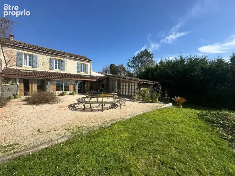 à vendre maison de village avec vue sur Pyrénées