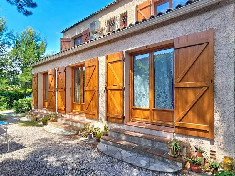 Photo Maison à Saint-Mandrier-Sur-Mer au prix de 460 000€