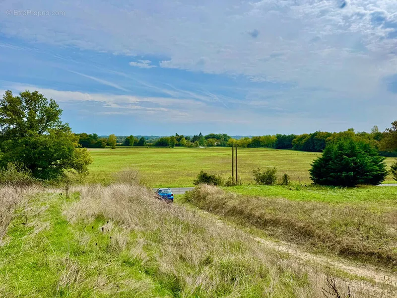 Photo Terrain à Saint-Aigulin au prix de 13 000€
