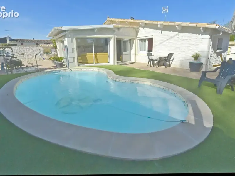 Photo Maison à Saint-Sulpice-De-Royan au prix de 239 500€