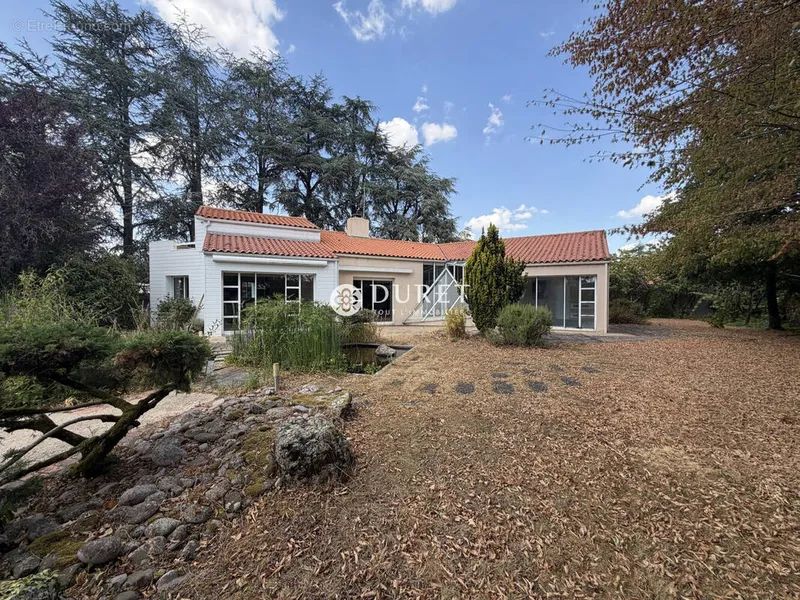 Photo Maison à La Bruffiere au prix de 470 250€