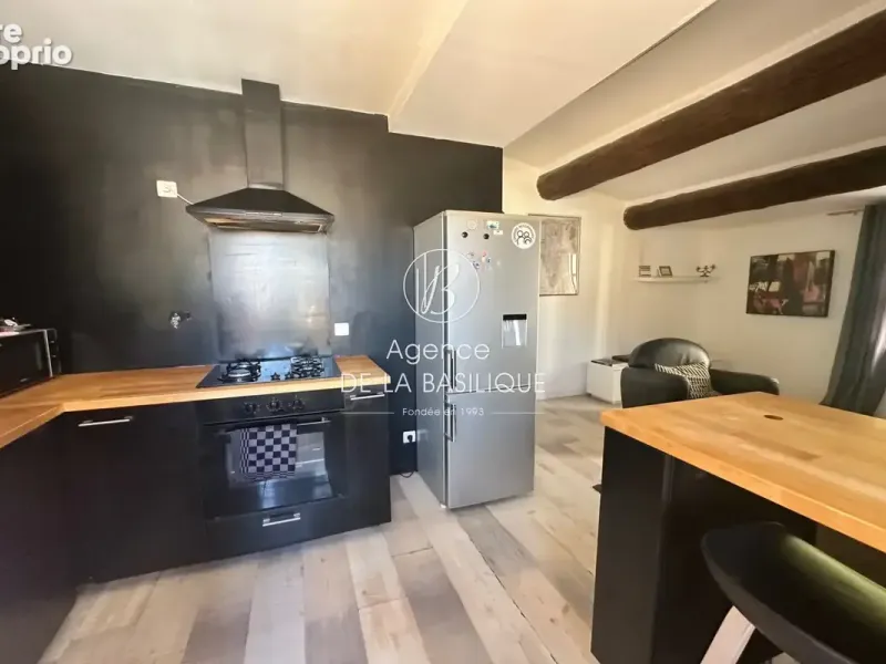 Photo Commerce à Saint-Maximin-La-Sainte-Baume au prix de 265 000€