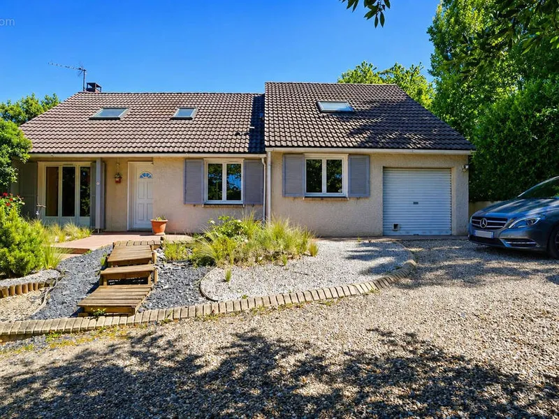 Photo Maison à Mezieres-Sur-Seine au prix de 469 000€