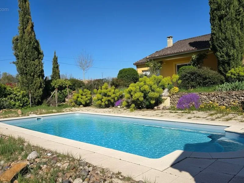 Maison plain pied avec piscine