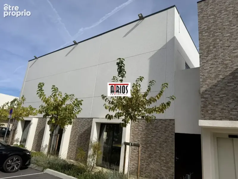 Photo Commerce à Cuers au prix de 860 000€