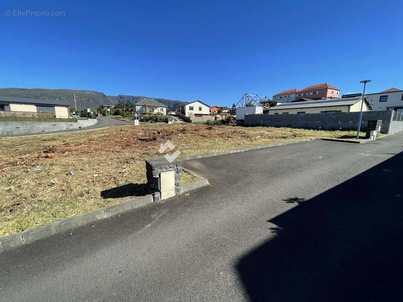 Photo Terrain à Saint-Pierre au prix de 94 800€