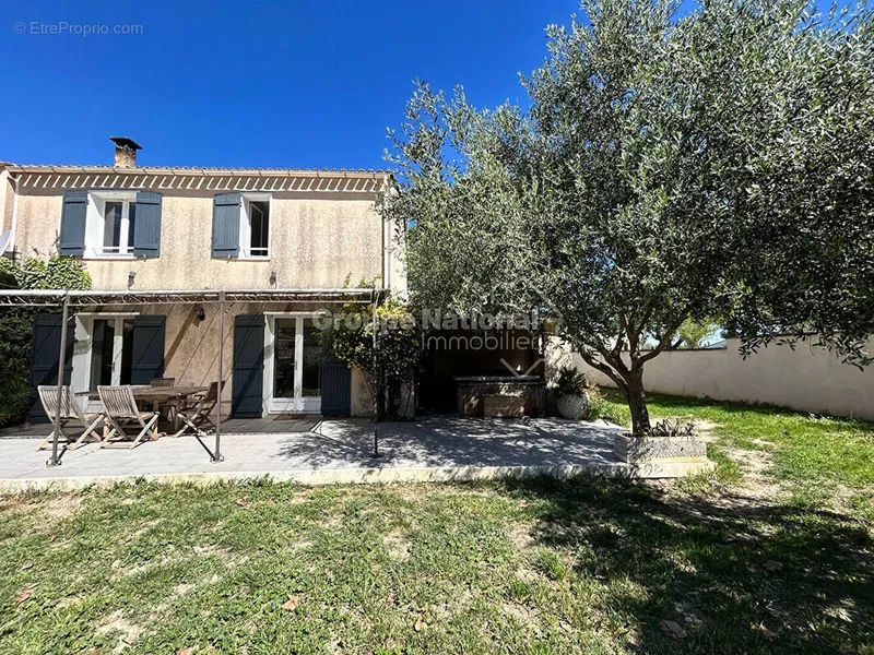Photo Maison à Saint-Etienne-Du-Gres au prix de 348 000€