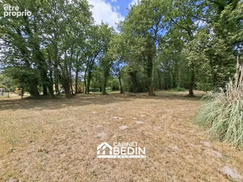 Photo Terrain à Leogeats au prix de 128 800€