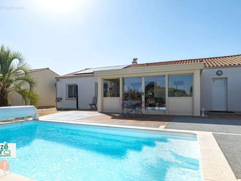 Photo Maison à Longeville-Sur-Mer au prix de 354 800€