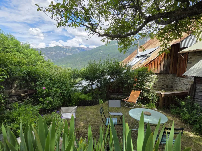 Photo Maison à Saint-Martin-De-Queyrieres au prix de 280 000€