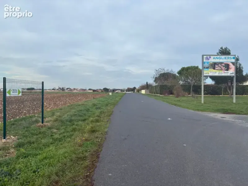 Photo Terrain à Angliers au prix de 74 900€