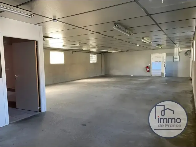 Photo Commerce à Saint-Clair-Du-Rhone au prix de 320 000€