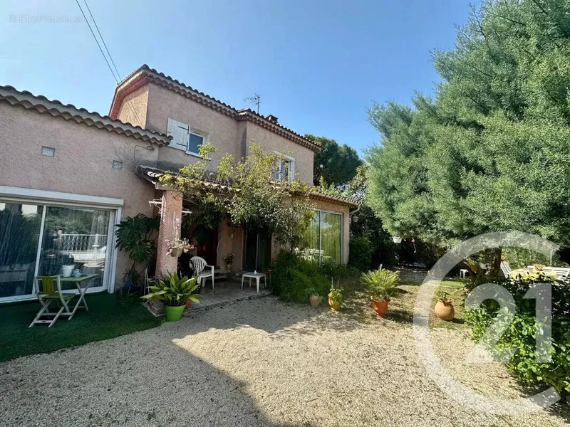 Photo Maison à Six-Fours-Les-Plages au prix de 529 000€