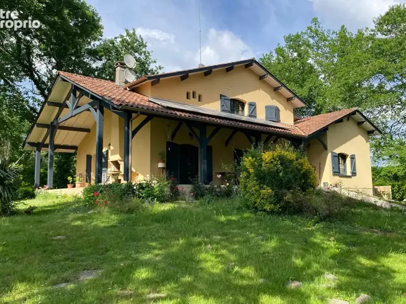 Photo Maison à Saint-Yaguen au prix de 360 000€