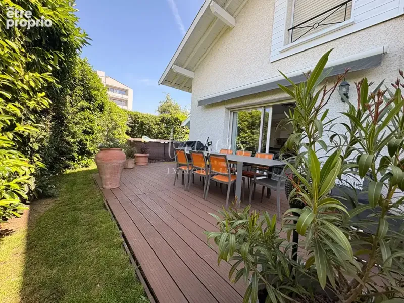 Photo Maison à Divonne-Les-Bains au prix de 895 000€