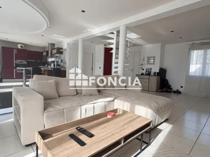 Photo Maison à Pamfou au prix de 375 000€