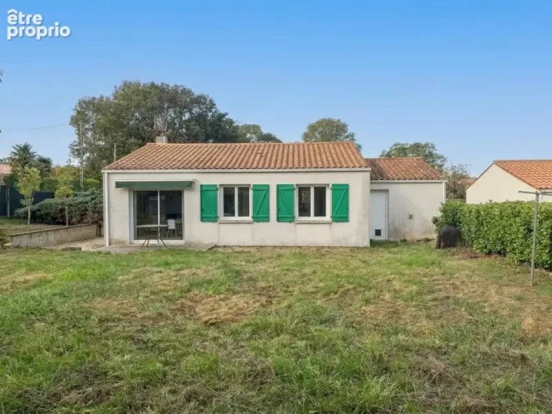 Photo Maison à Saint-Saturnin-Du-Bois au prix de 135 000€