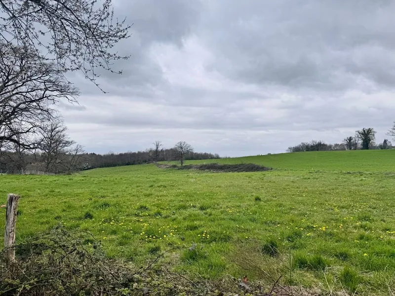 Photo Terrain à Saint-Just-Le-Martel au prix de 46 000€
