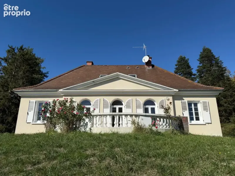 Photo Maison à Saint-Remy-En-Rollat au prix de 560 000€